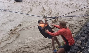 Bão Ragasa càn quét Biển Đông: 3 người chết, nhân chứng mô tả 'như ngày tận thế'