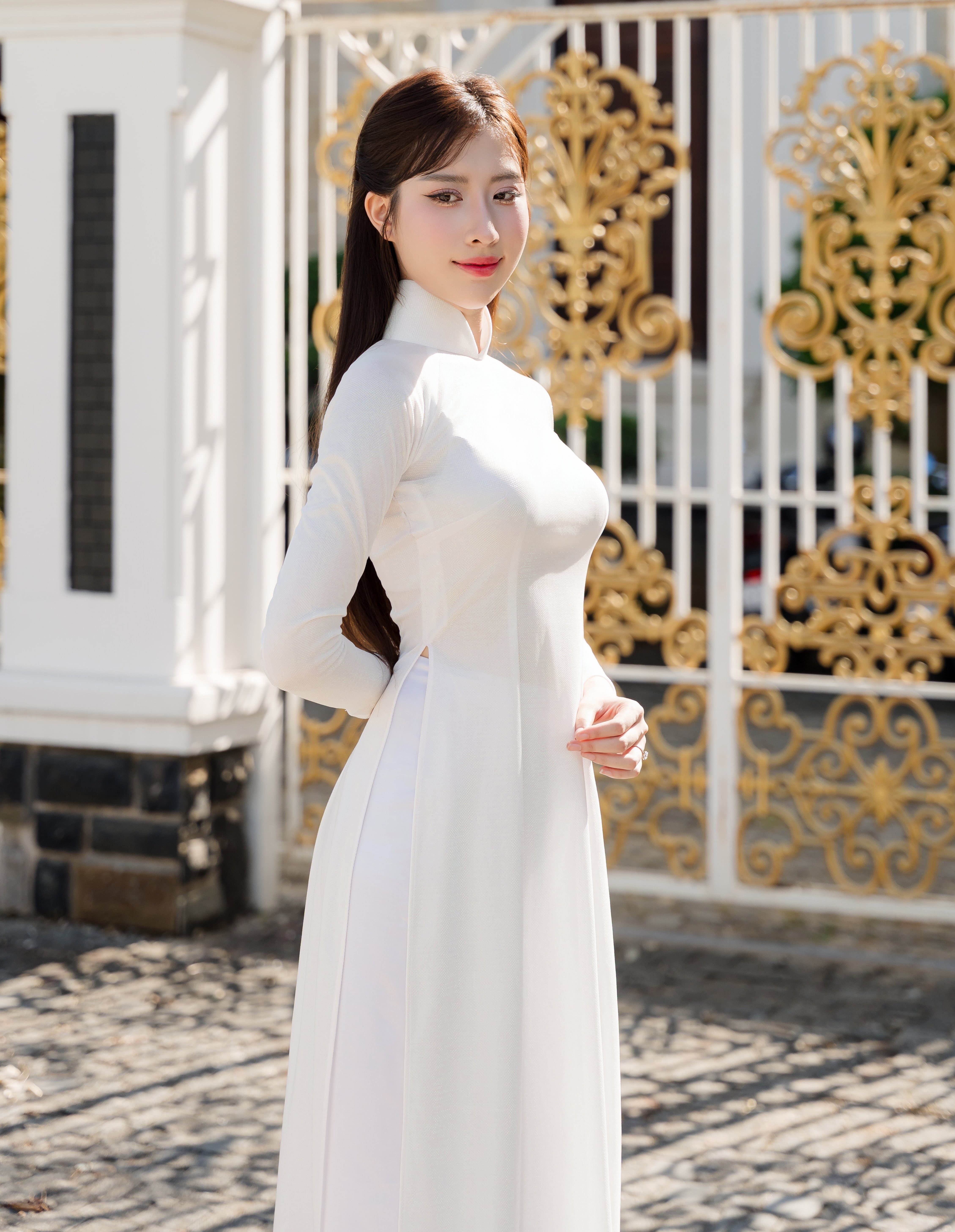 Ngoài giảng đường, Kiều Anh đang thực tập tại công ty du lịch với vai trò trợ lý truyền thông. Song song, cô xây dựng kênh YouTube Sống khỏe 88 và tham gia dạy tiếng Anh cộng đồng, vừa nâng cao năng lực diễn đạt, vừa lan tỏa năng lượng tích cực.