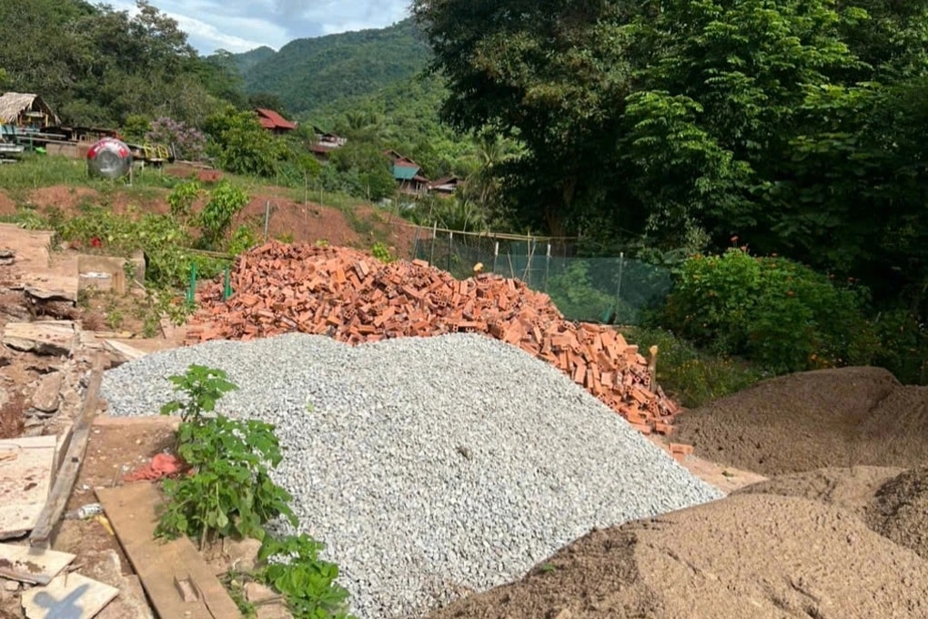 Mưa bão liên tiếp, cản trở tiến độ công trình Dân trí ở bản biên giới - 2 Mưa bão liên tiếp, cản trở tiến độ công trình Dân trí ở bản biên giới - 2