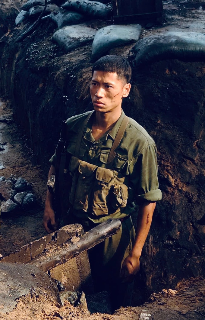 Hoàng Long trên hậu trường phim. Ảnh: Nhân vật cung cấp