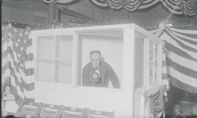 Andrew White khởi xướng cuộc cách mạng radio ở Mỹ. Ảnh: Bettmann Archive