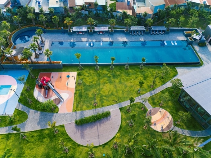 Hồ bơi và tiện ích vui chơi, giải trí tại dự án. Ảnh: SonKim Land