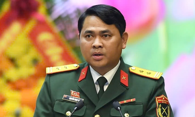 Trung tá Nguyễn Ngọc Ba, Trung đoàn trưởng Trung đoàn 98, Sư đoàn 316 mang đến Đại hội câu chuyện hai tuần cứu hộ Làng Nủ của 300 cán bộ, chiến sĩ đơn vị. Ảnh: Hoàng Phong