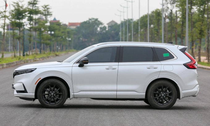Một mẫu CR-V lăn bánh tại Hà Nội. Ảnh: Lương Dũng