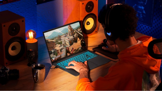 Asus Gaming V16 có thiết kế mỏng nhẹ so với mặt bằng chung của laptop gaming. Ảnh: Asus
