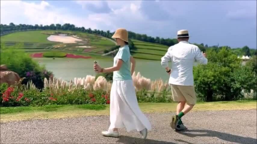 Sao 'Tân dòng sông ly biệt' nhảy múa bên chồng