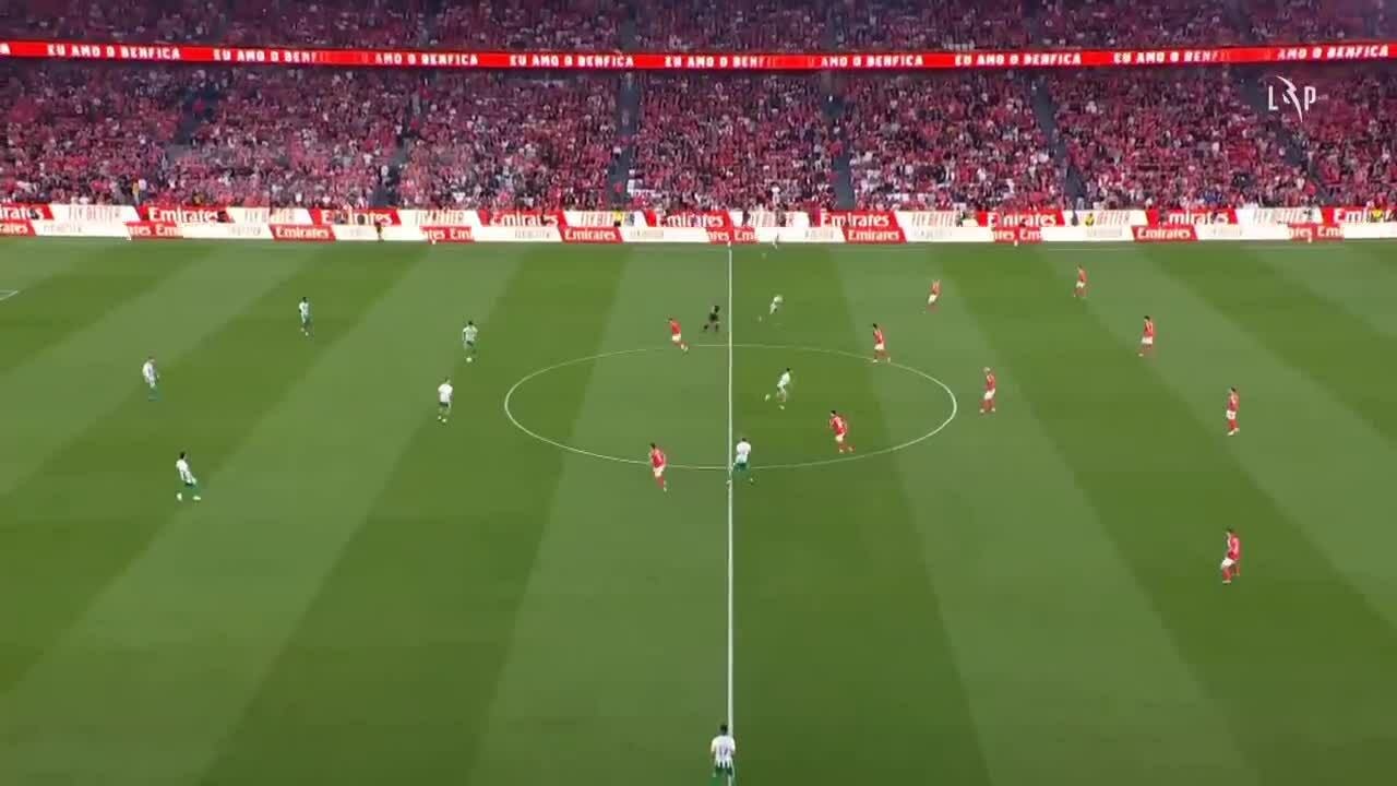 Mourinho hòa trận thứ hai dẫn dắt Benfica