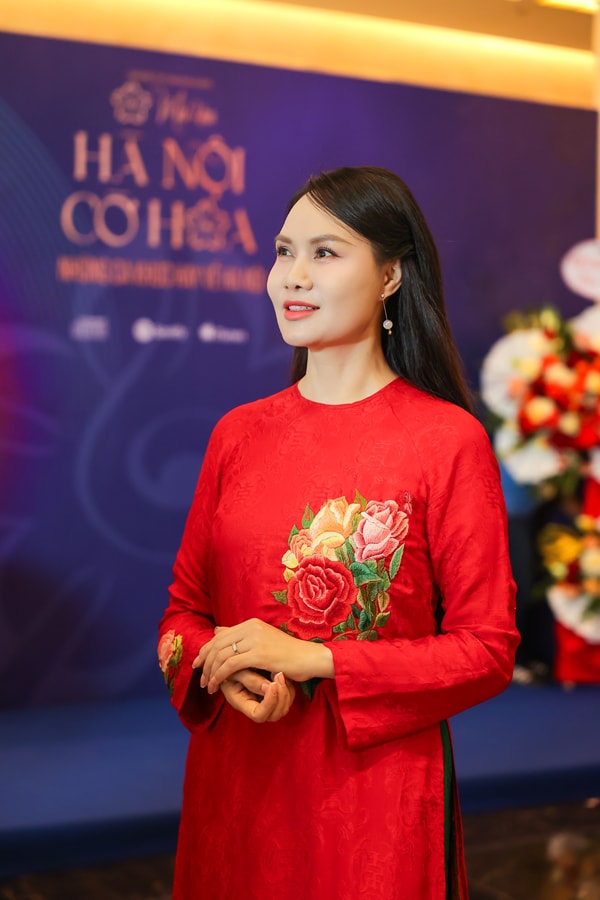 'Nữ hoàng nhạc phim' Mai Hoa: 'Nhận danh hiệu NSND, tôi thấy mình cần phải có trách nhiệm nhiều hơn'- Ảnh 5. 'Nữ hoàng nhạc phim' Mai Hoa: 'Nhận danh hiệu NSND, tôi thấy mình cần phải có trách nhiệm nhiều hơn'- Ảnh 5.