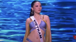 Màn trình diễn áo tắm 'đốt mắt' người xem của Kỳ Duyên tại bán kết Miss Universe