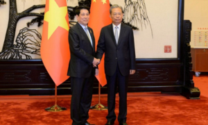 Chủ tịch nước Lương Cường hội kiến Ủy viên trưởng Nhân đại toàn quốc Trung Quốc