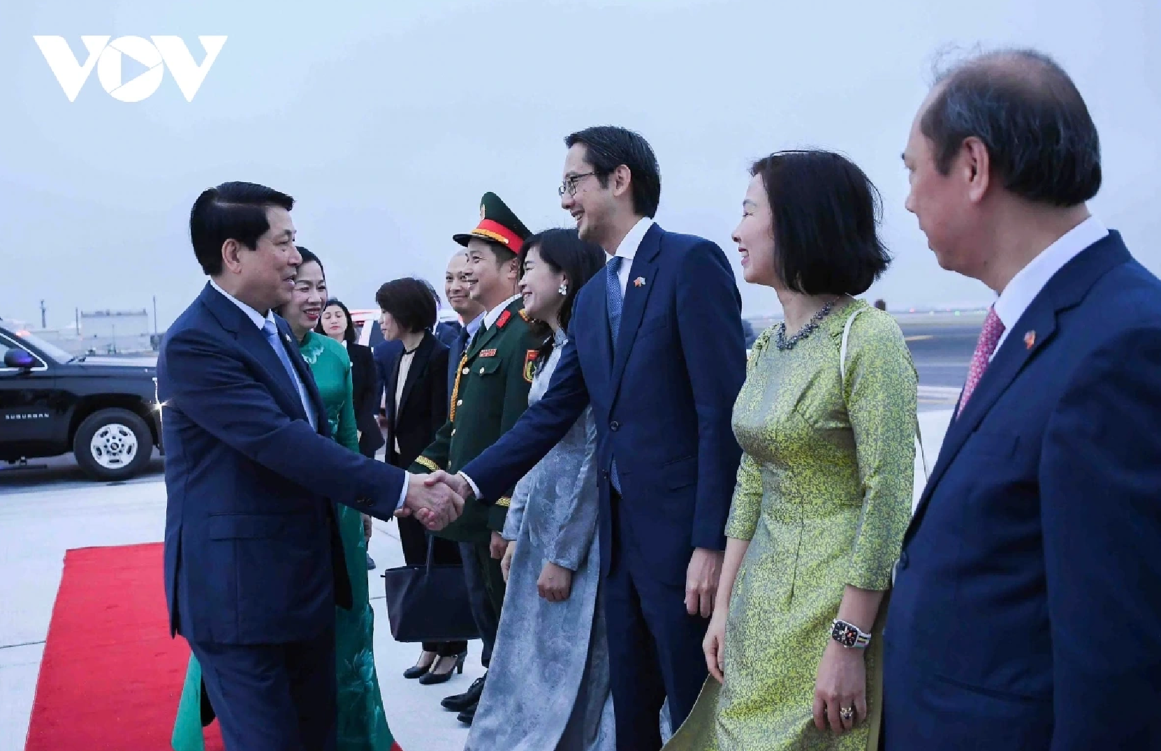 Chủ tịch nước Lương Cường và phu nhân cùng đoàn đại biểu cấp cao Việt Nam rời thành phố New York, kết thúc tốt đẹp chuyến công tác tham dự Phiên thảo luận chung cấp cao Đại hội đồng Liên hợp quốc khóa 80.