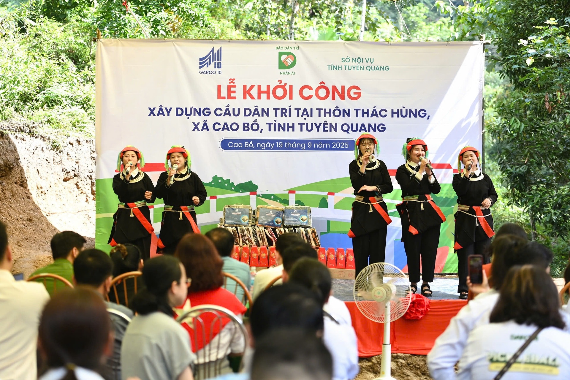 Niềm vui khó nói thành lời của đồng bào Dao trong ngày khởi công cầu - 6