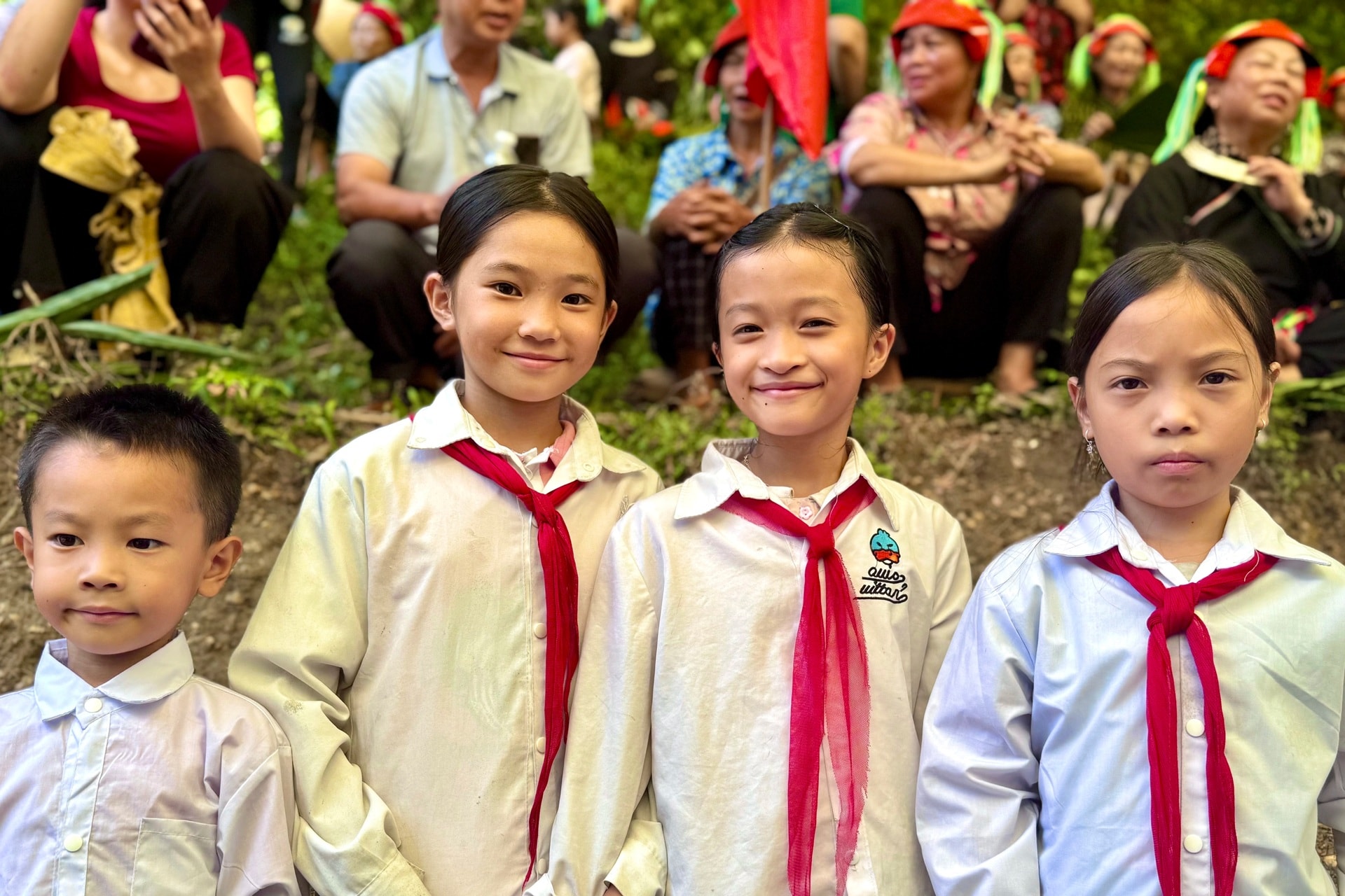 Niềm vui khó nói thành lời của đồng bào Dao trong ngày khởi công cầu - 11