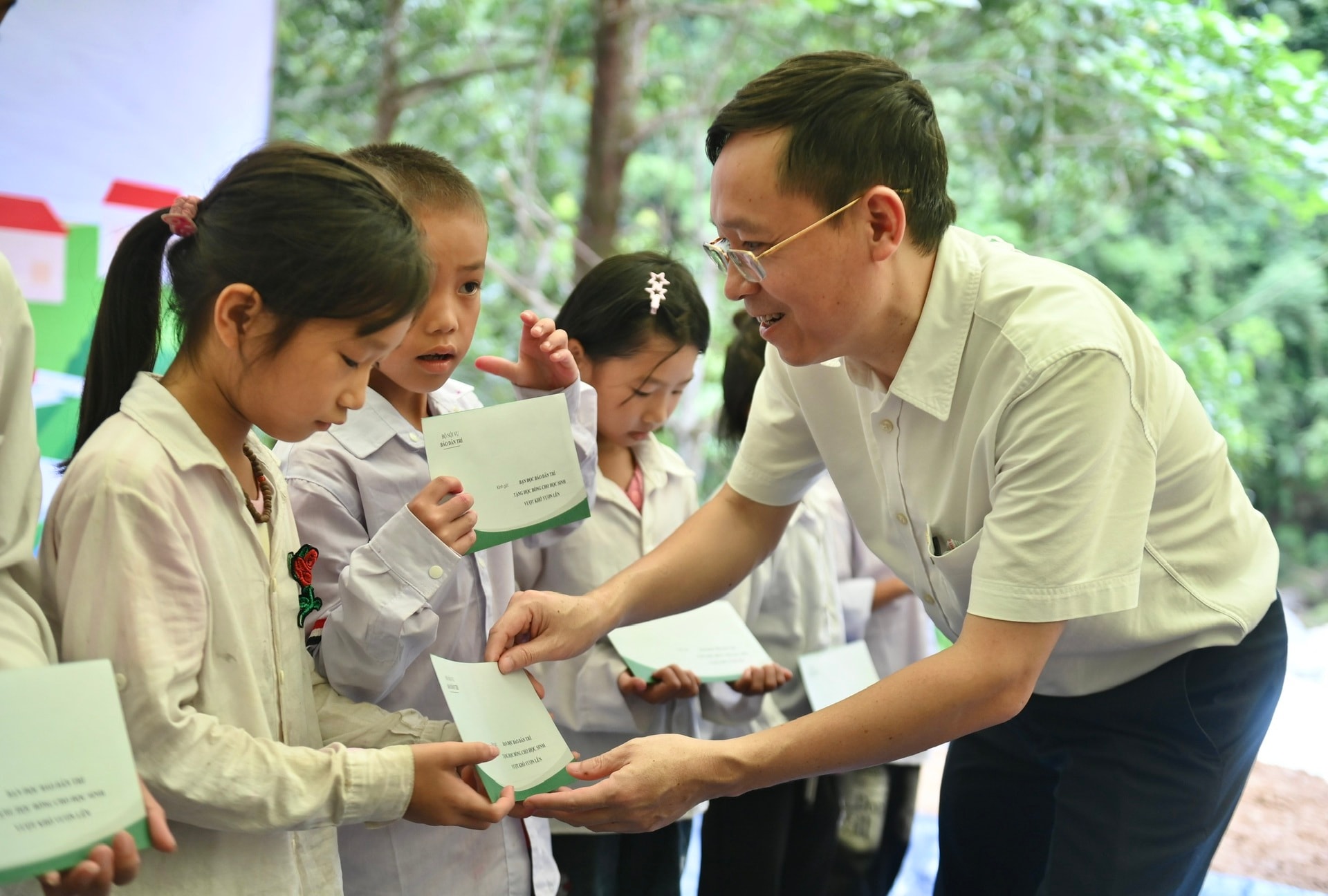Niềm vui khó nói thành lời của đồng bào Dao trong ngày khởi công cầu - 12