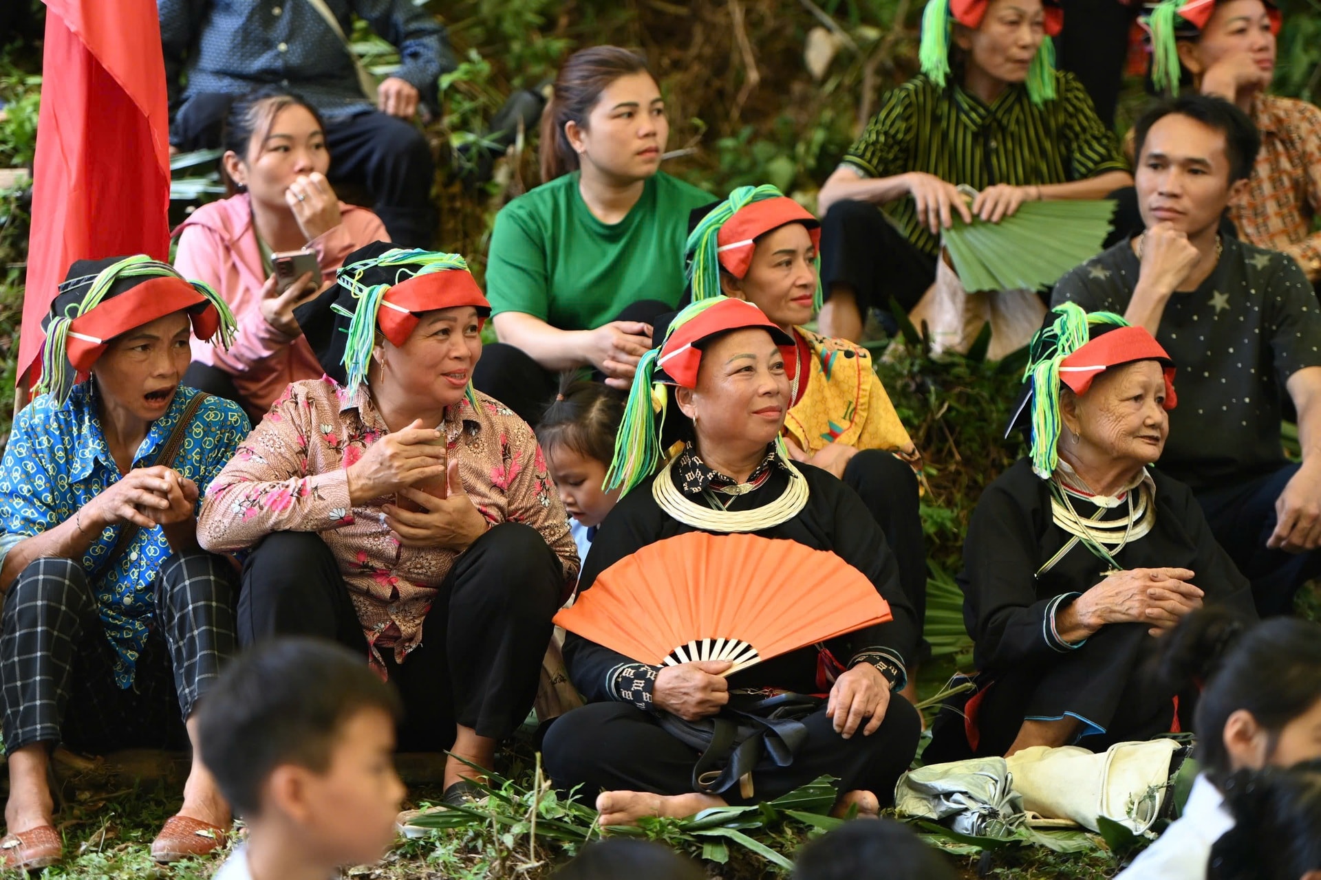 Niềm vui khó nói thành lời của đồng bào Dao trong ngày khởi công cầu - 1