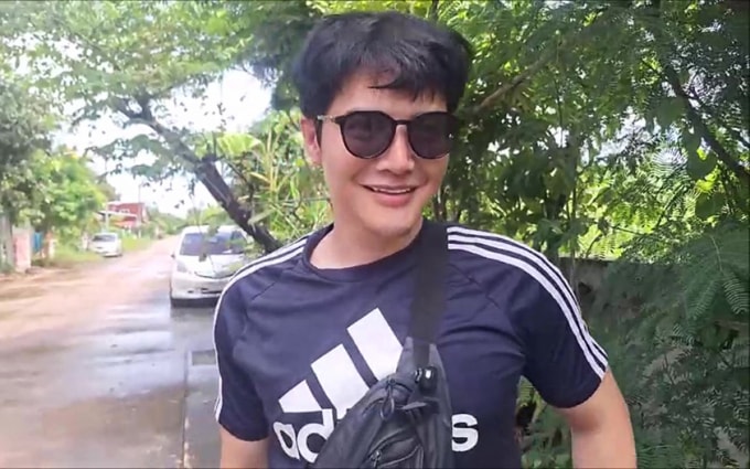 Anh Tạ chia sẻ với truyền thông hôm 23/9, tại nhà ở Udon Thani. Ảnh: Khaosodenglish