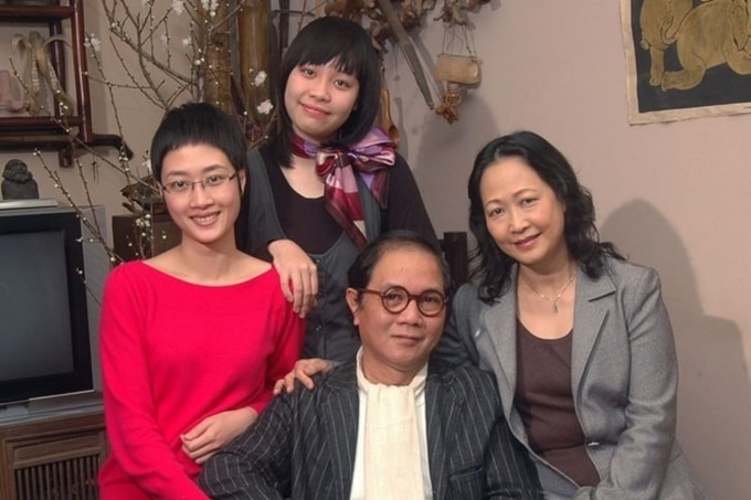 Vợ chồng nghệ sĩ Như Quỳnh bên các con. Ảnh:  Nhân vật cung cấp