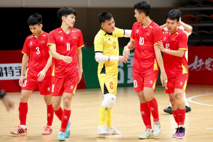 Các cầu thủ Việt Nam ăn mừng trong trận thắng Lebanon 4-0 ở lượt cuối bảng E vòng loại futsal châu Á 2026, tại nhà thi đấu Linping, Trung Quốc ngày 24/9/2025. Ảnh: AFC