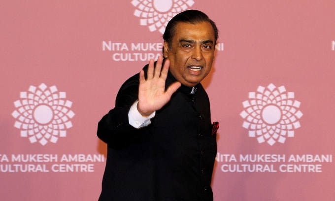 Ông Mukesh Ambani, chủ tịch Reliance Industries, tại Jio World Centre, ở Mumbai, Ấn Độ, hồi tháng 4/2023. Ảnh: Reuters