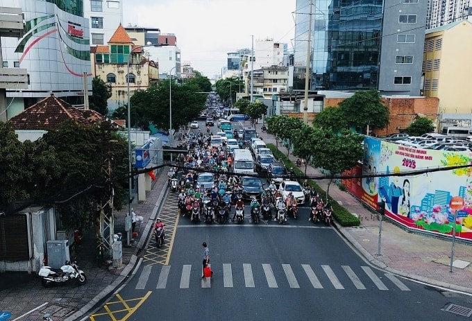 Vạch mắt võng tại giao lộ Cách Mạng Tháng Tám - Điện Biên Phủ, quận 3 cũ. Ảnh: Hạ Giang