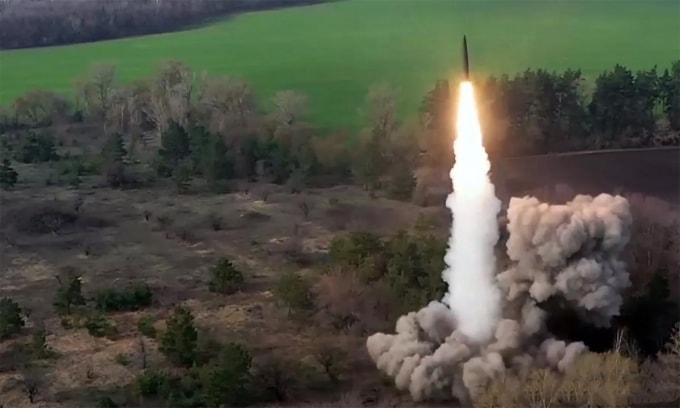 Tên lửa đạn đạo Iskander-M Nga rời bệ phóng tháng 4/2022. Ảnh: RIA Novosti