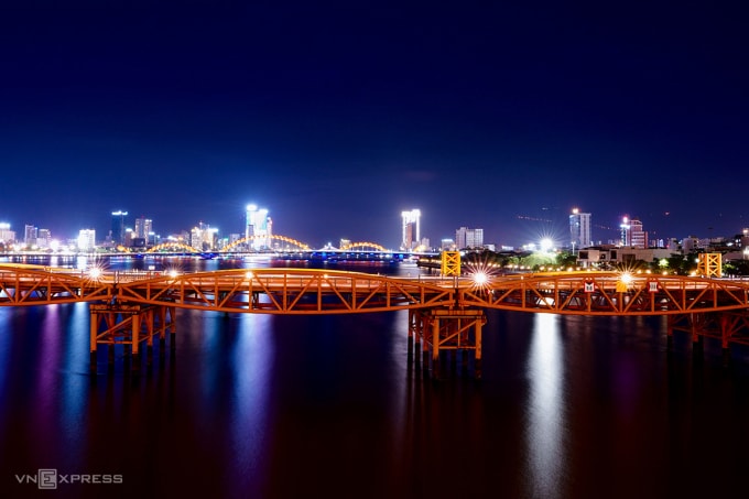 Cầu Nguyễn Văn Trỗi sẽ được lắp đặt hệ thống chiếu sáng mới. Ảnh: Nguyễn Đông
