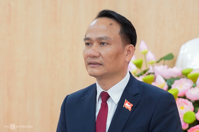 Ông Nguyễn Đình Vĩnh, Phó bí thư thường trực Thành ủy Đà Nẵng, chia sẻ về chương trình kết nghĩa các xã, phường đang được thành phố thực hiện. Ảnh: Nguyễn Đông
