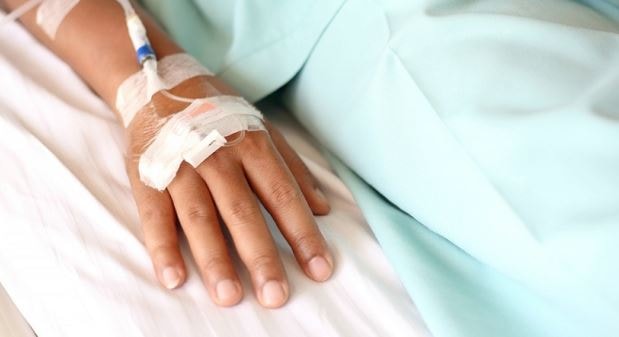 Người phụ nữ 40 tuổi nhập viện cấp cứu vì ăn bưởi kiểu này - Ảnh 1.