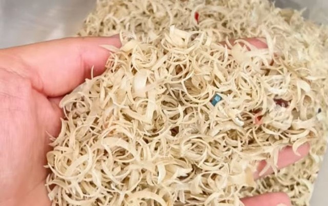Thứ vô giá trị không ai thèm "ngó" không ngờ được thu mua với giá hơn 500.000 đồng/kg - Ảnh 1.