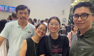 Hai con của NSND Trung Anh: Con trai làm IT, con gái nhận học bổng tiến sĩ ở Mỹ