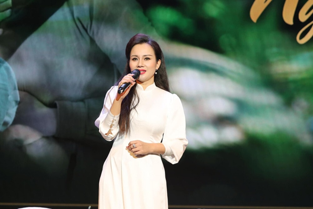 NSND Nhật Thuận từng bị gia đình cấm hát, phải học nghề thợ may.