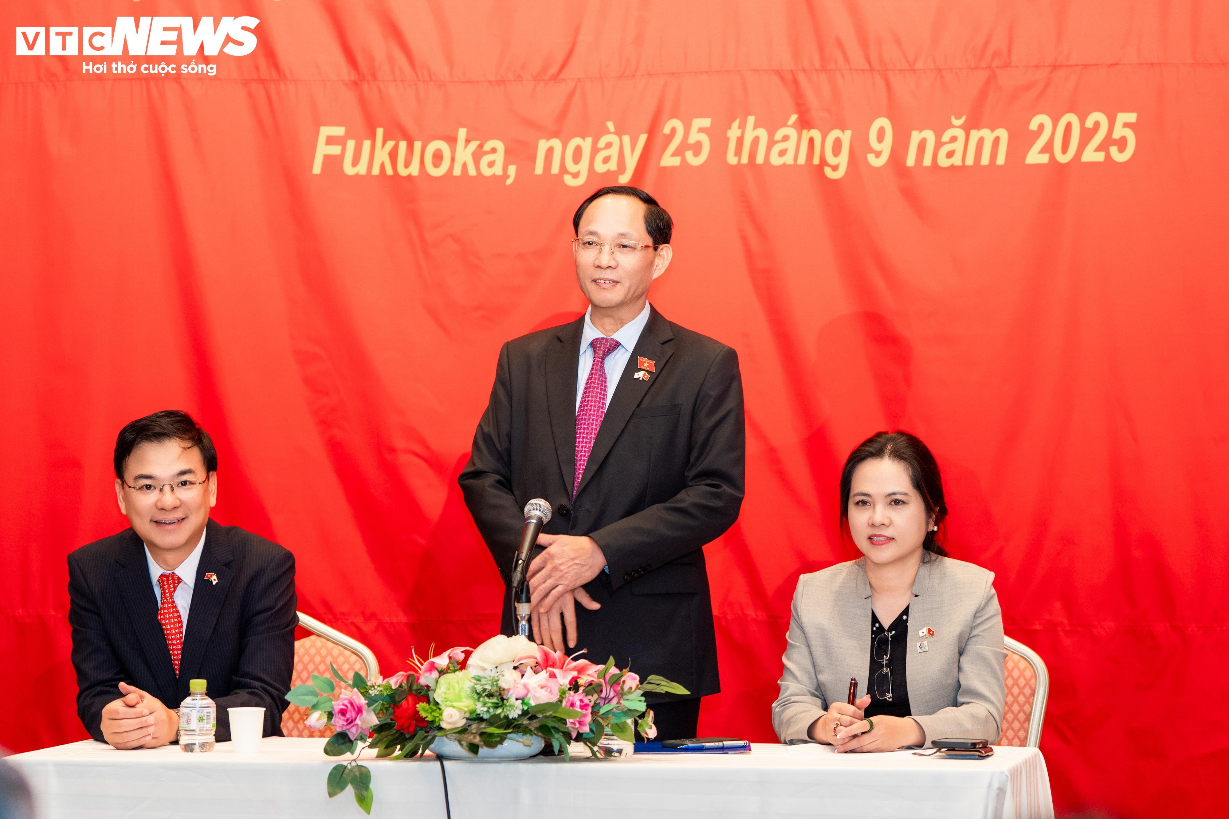Phó Chủ tịch Quốc hội Trần Quang Phương ghi nhận những đóng góp của Kiều bào.