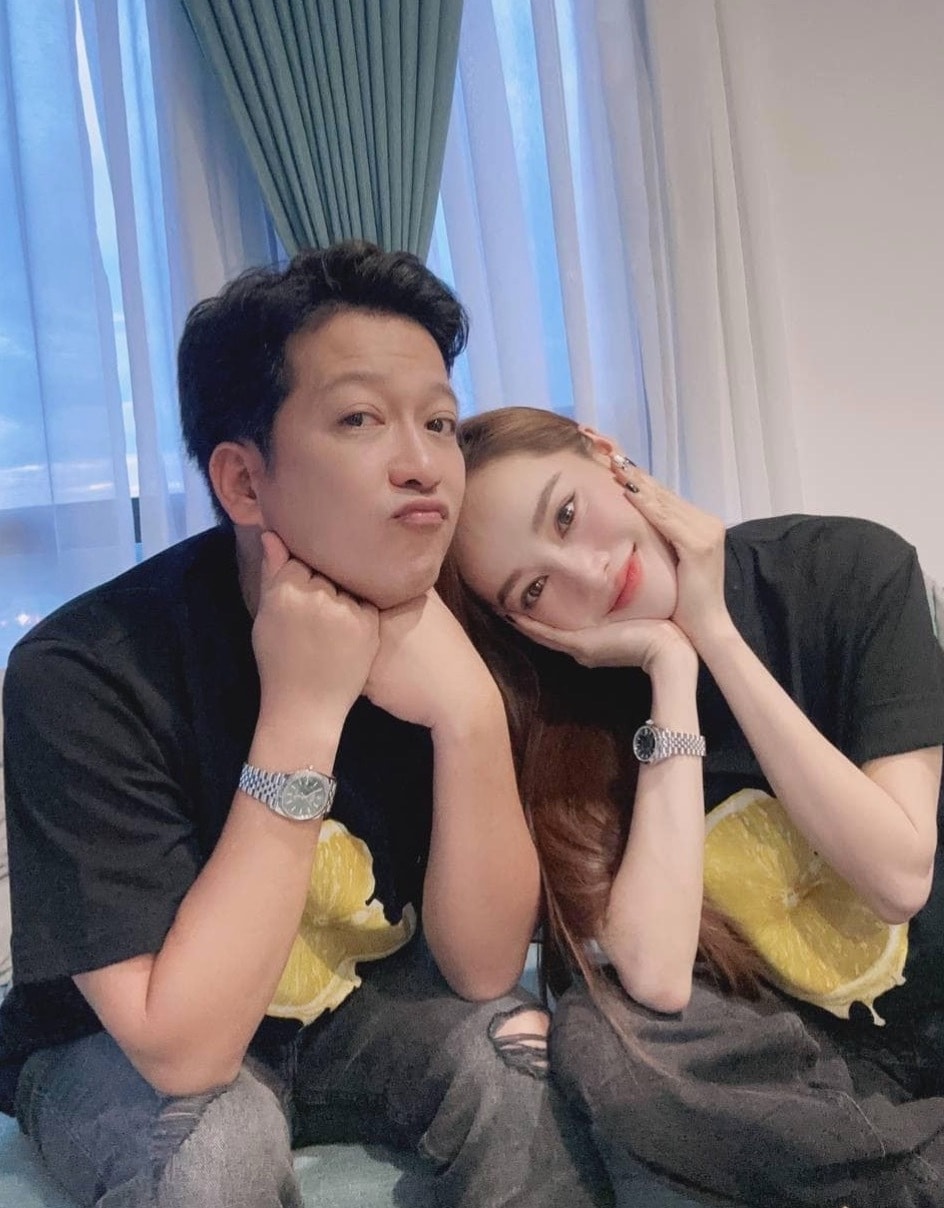 Sau khi kết hôn, Trường Giang trong mắt khán giả trở thành người đàn ông của gia đình. Anh luôn lo chu toàn mọi việc và luôn thể hiện tình thương yêu với vợ. Hai vợ chồng nhiều lần chia sẻ về cuộc sống hôn nhân.