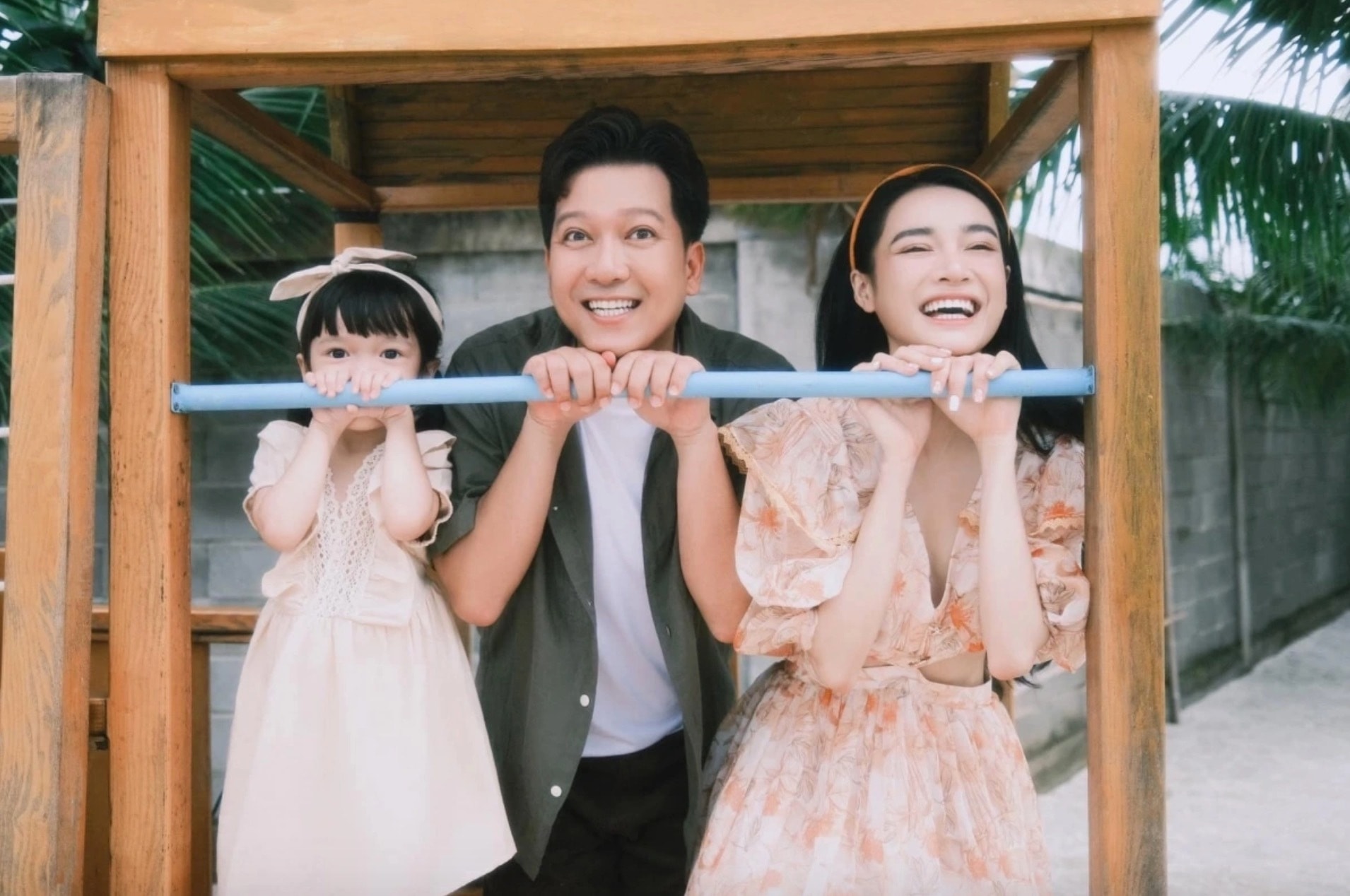 Năm 2019, Nhã Phương sinh con gái Destiny. Thời gian đầu, họ luôn giấu kỹ gương mặt con, về sau mới chia sẻ. Cô bé được nhận xét thừa hưởng nhiều nét đẹp từ cả bố lẫn mẹ.