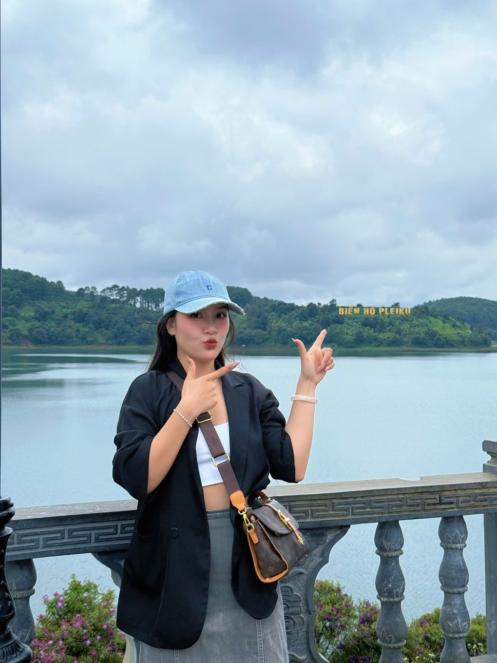 Hoa dong riềng nở rộ trên núi lửa triệu năm, hút khách đến Gia Lai check-in - 3 Hoa dong riềng nở rộ trên núi lửa triệu năm, hút khách đến Gia Lai check-in - 3
