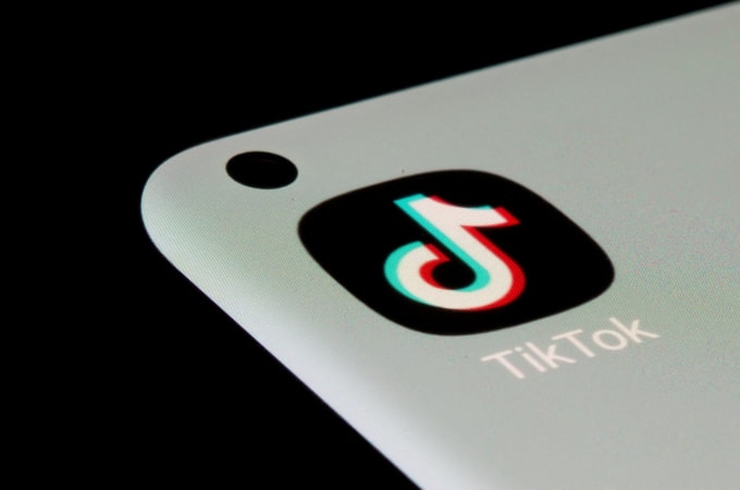 Biểu tượng ứng dụng TikTok trên một điện thoại thông minh trong ảnh chụp ngày 13/7/2021. Ảnh: Reuters