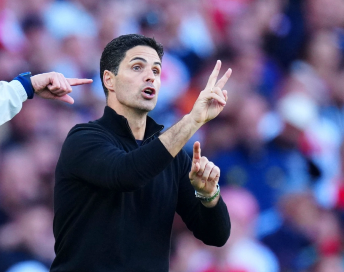 HLV Mikel Arteta chỉ đạo trong trận hòa Man City 1-1 ở vòng năm Ngoại hạng Anh trên sân Emirates, London, Anh ngày 21/9/2025. Ảnh: Shutterstock