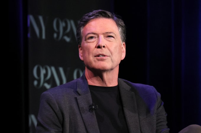 Cựu giám đốc FBI James Comey tại New York hồi tháng 5/2023. Ảnh: AFP