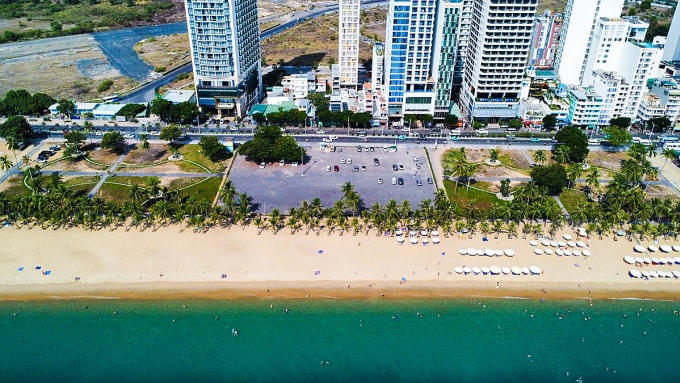 Một góc biển Nha Trang thông thoáng sau khi tỉnh Khánh Hòa thu hồi đất resort. Ảnh: Trần Chân