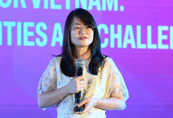 PGS.TS Nguyễn Phi Lê tham luận tại workshop. Ảnh: Giang Huy