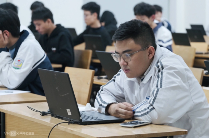 Thí sinh thi đánh giá tư duy tại Đại học Bách khoa Hà Nội ngày 18/1. Ảnh: Dương Tâm