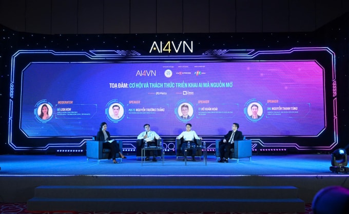 Các chuyên gia chia sẻ tại tọa đàm. Ảnh: Giang Huy