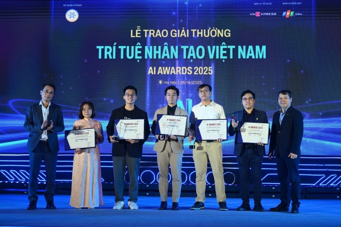 5 tài năng AI Việt được vinh danh tại AI Awards 2025. Ảnh: Giang Huy