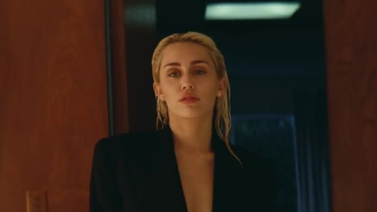 'Flowers' - thư gửi tình cũ của Miley Cyrus