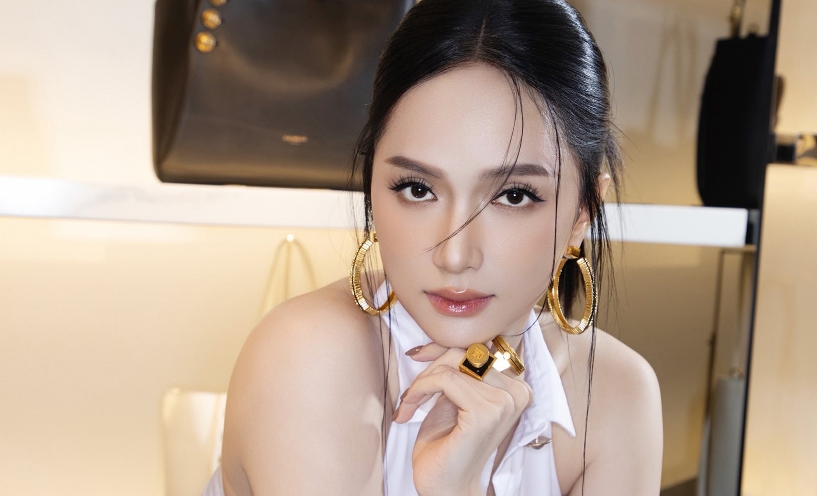 Sắc vóc tuổi 34 của Hương Giang