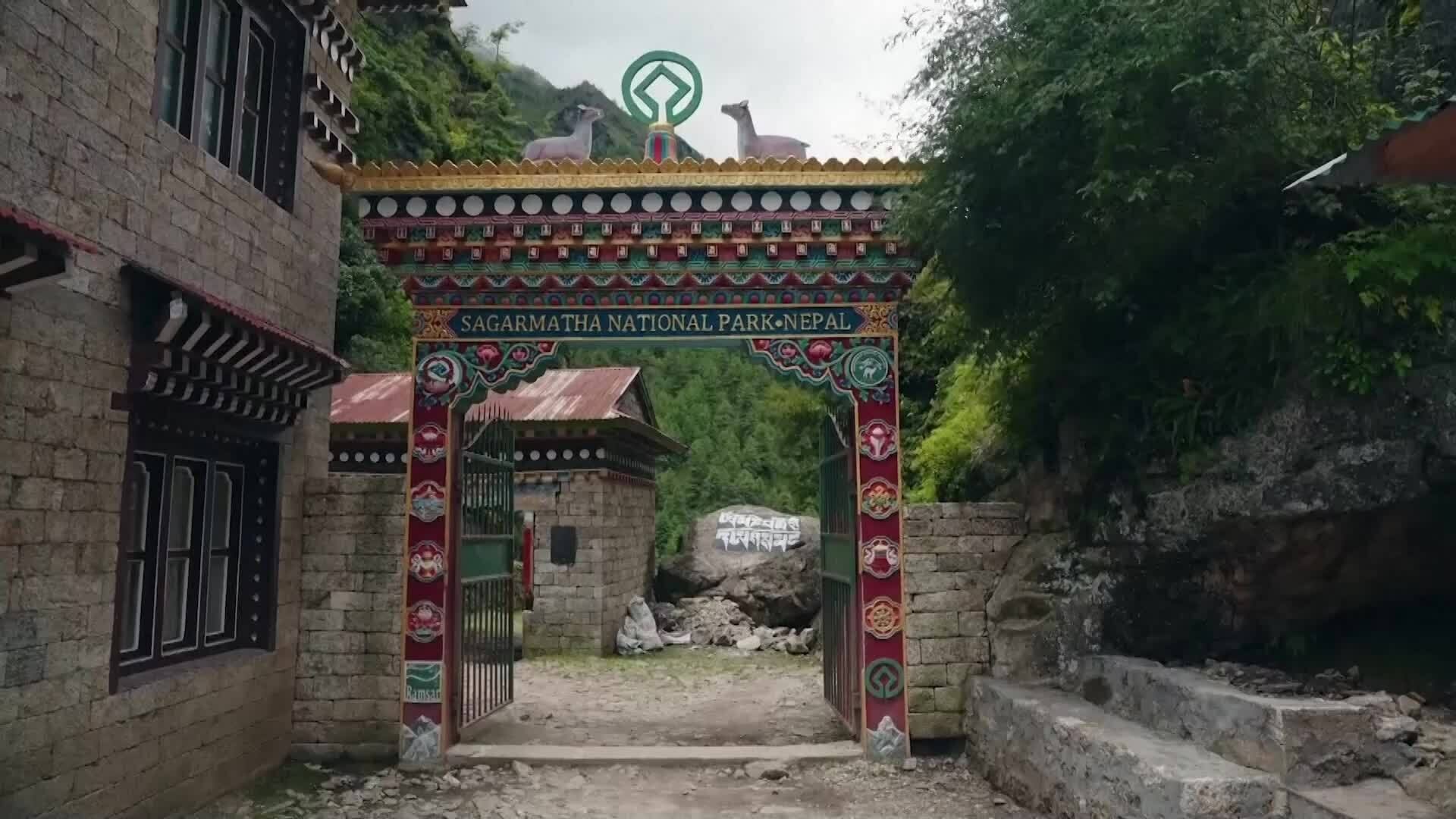 Andrzej Bargiel trượt tuyết từ đỉnh Everest