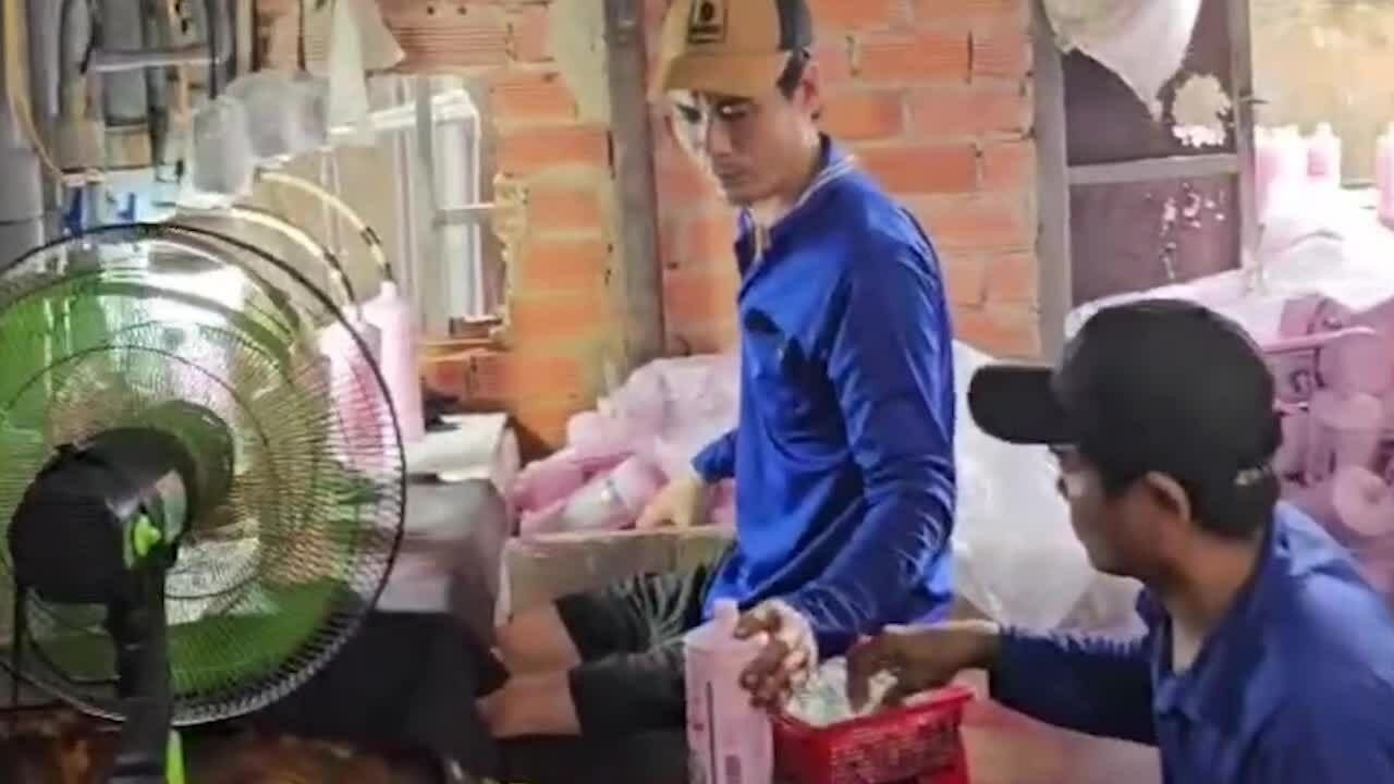 Thêm đường dây sản xuất nước xả, giặt giả nhãn nước ngoài ở TP HCM