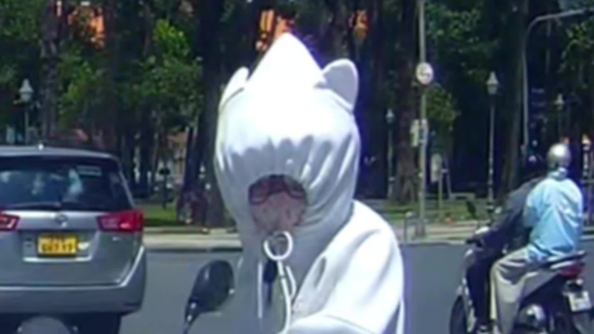 Váy chống nắng 'ninja' nguy hiểm như thế nào