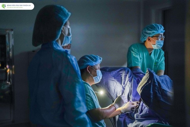 Niêm mạc tử cung mỏng vẫn đón con thành công ngay lần đầu chuyển phôi - Ảnh 2.