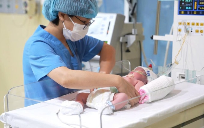 Một em bé được chăm sóc tại khoa Sơ sinh, Bệnh viện Đa khoa Tâm Anh Hà Nội. Ảnh minh họa: Bệnh viện cung cấp